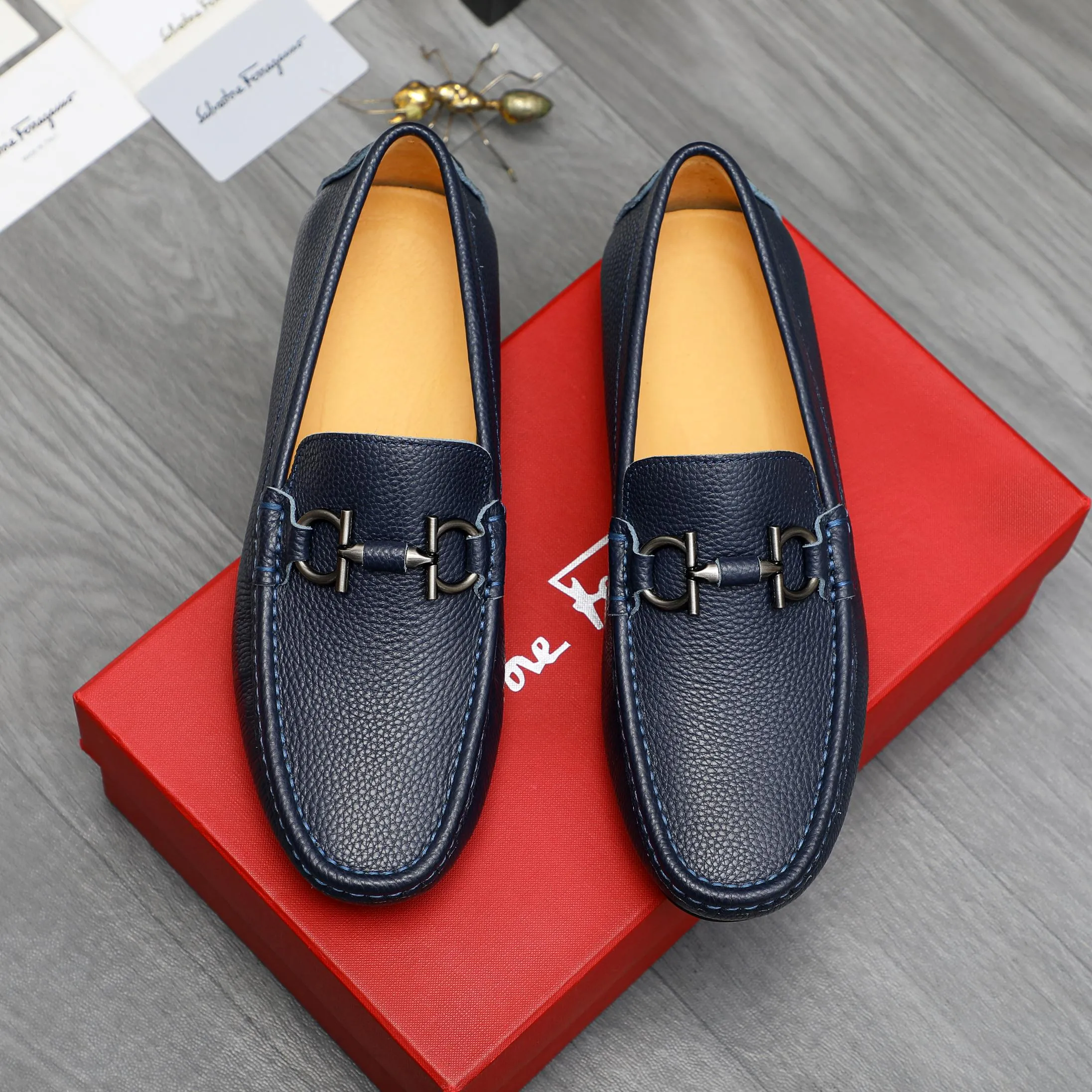 Men's shoes 💰p380 Product trademark: Ferragamo " Ferragamo ] Casual slip-on men's shoes Regular size: 38-45 Product material: Selected pebbled cowhide upper, pigskin lining, rubber outsole
